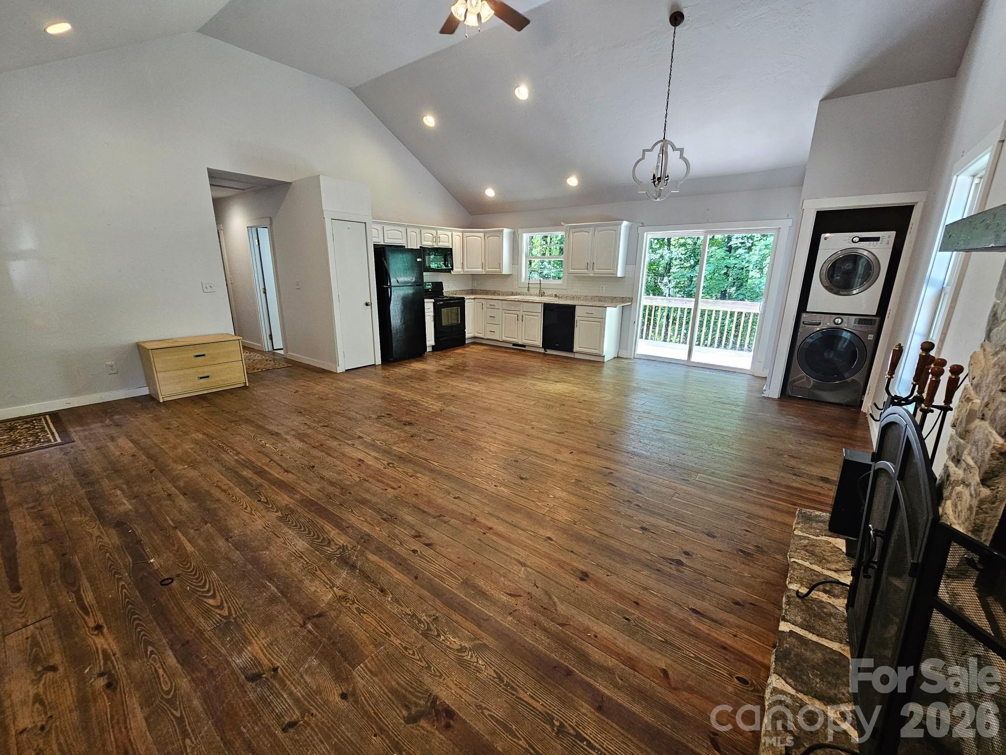 100 Squirrel Lane — Sapphire