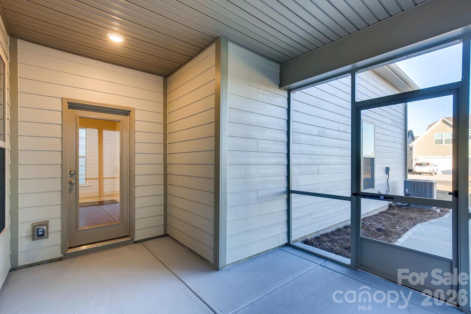 6418 Raffia Road — Charlotte