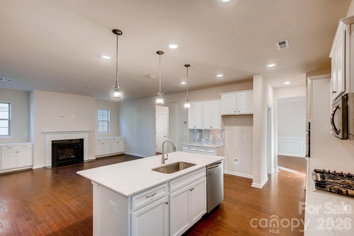 6418 Raffia Road — Charlotte