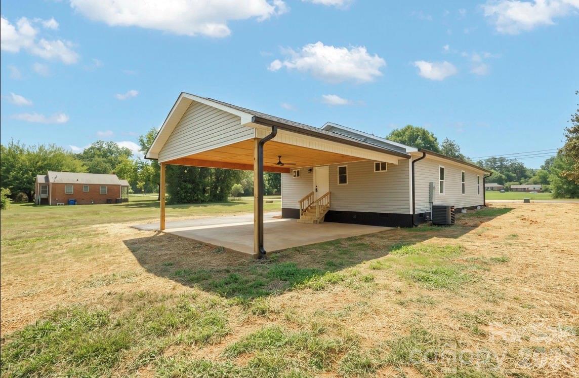 1810 E Greenbriar Road — Statesville