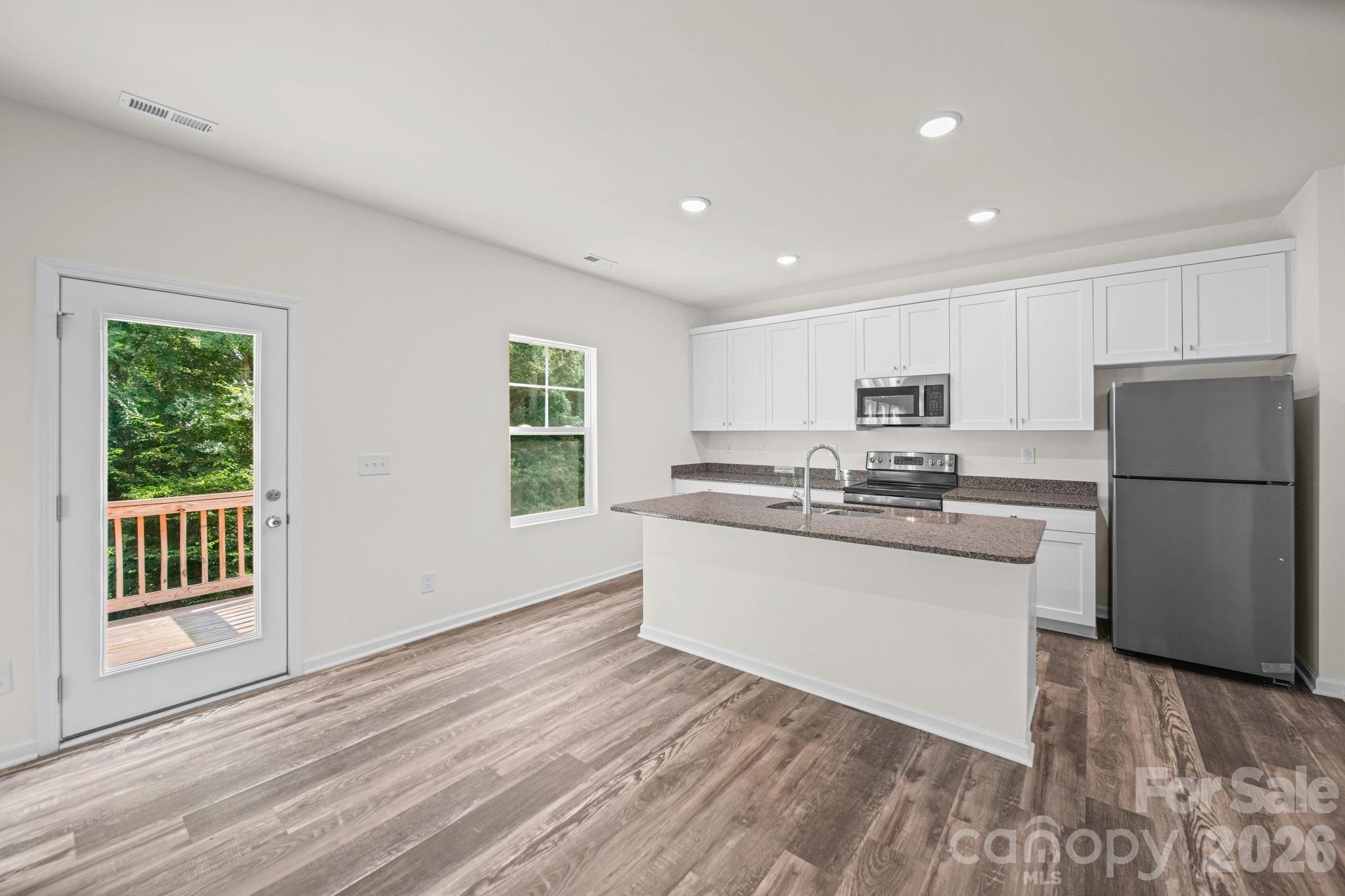 7813 E Lane Drive — Charlotte