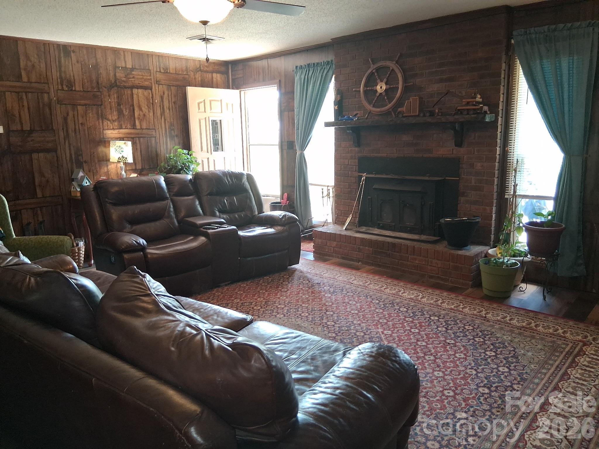 1415 Old US 221A Highway — Mooresboro