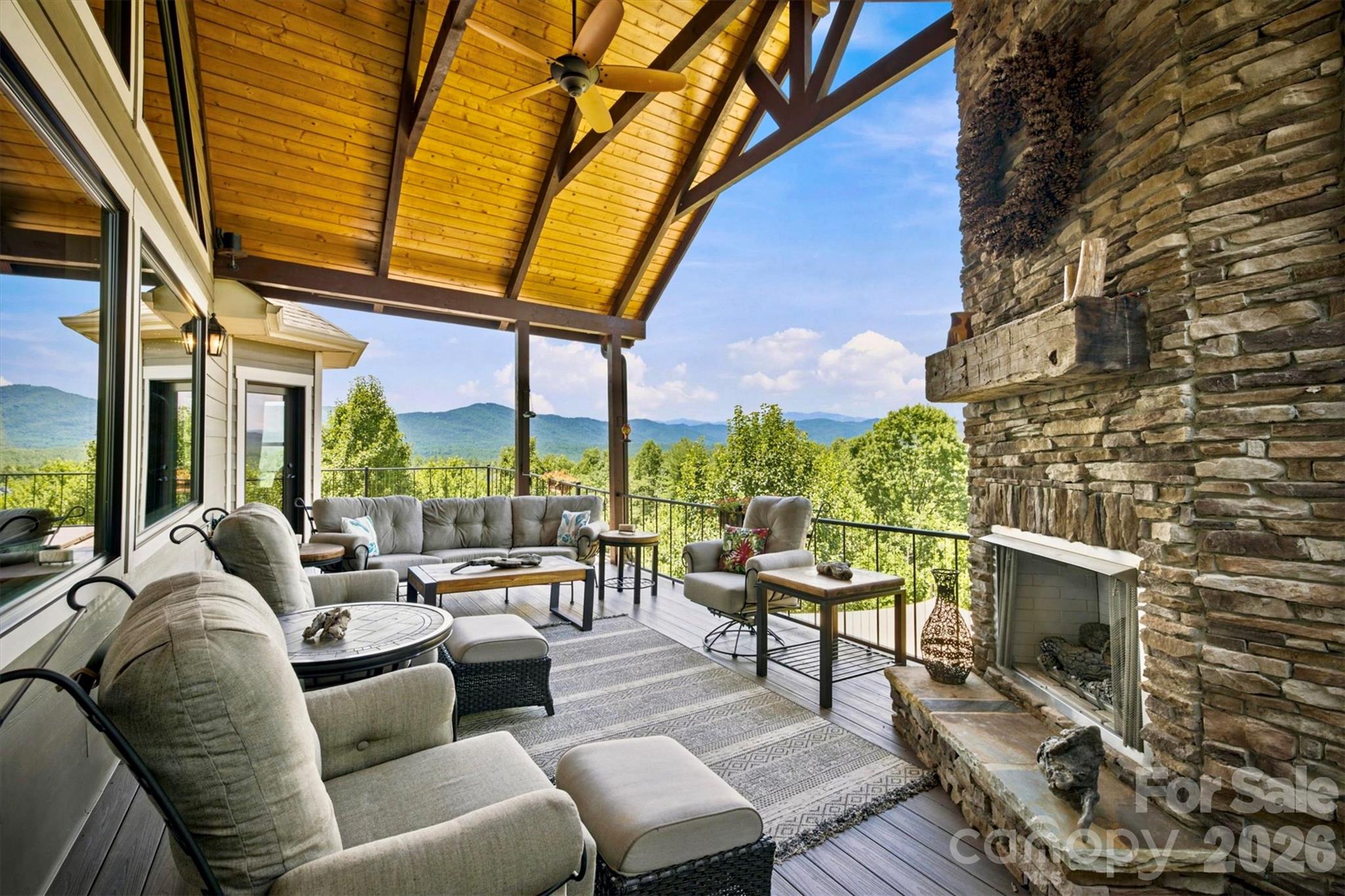 1167 Johns Ridge Parkway — Lenoir