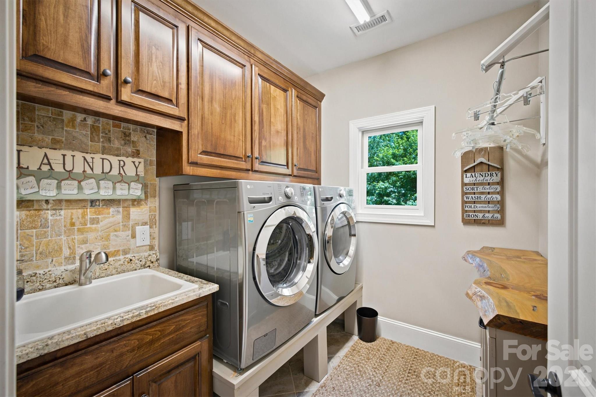 1167 Johns Ridge Parkway — Lenoir