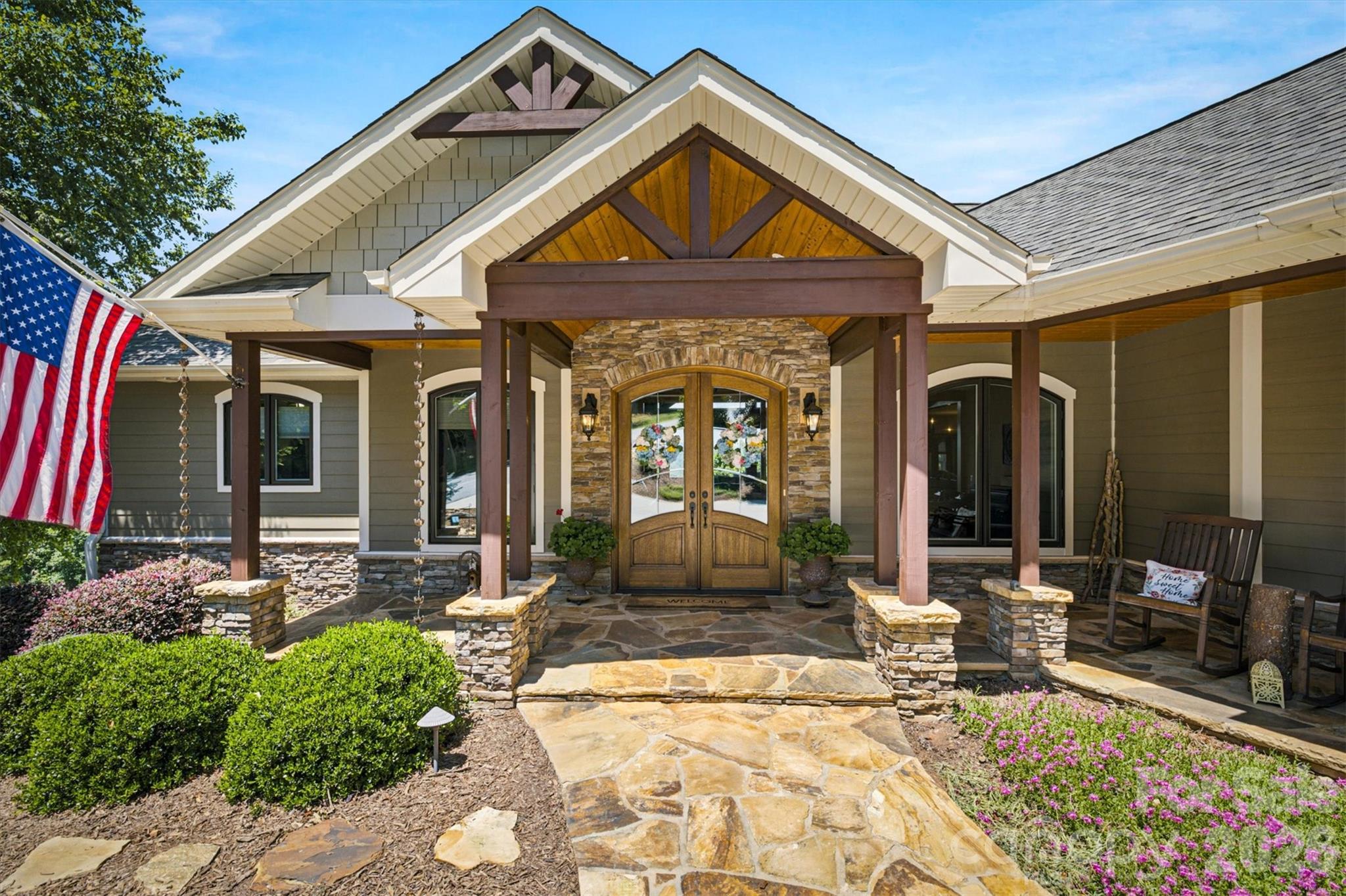 1167 Johns Ridge Parkway — Lenoir