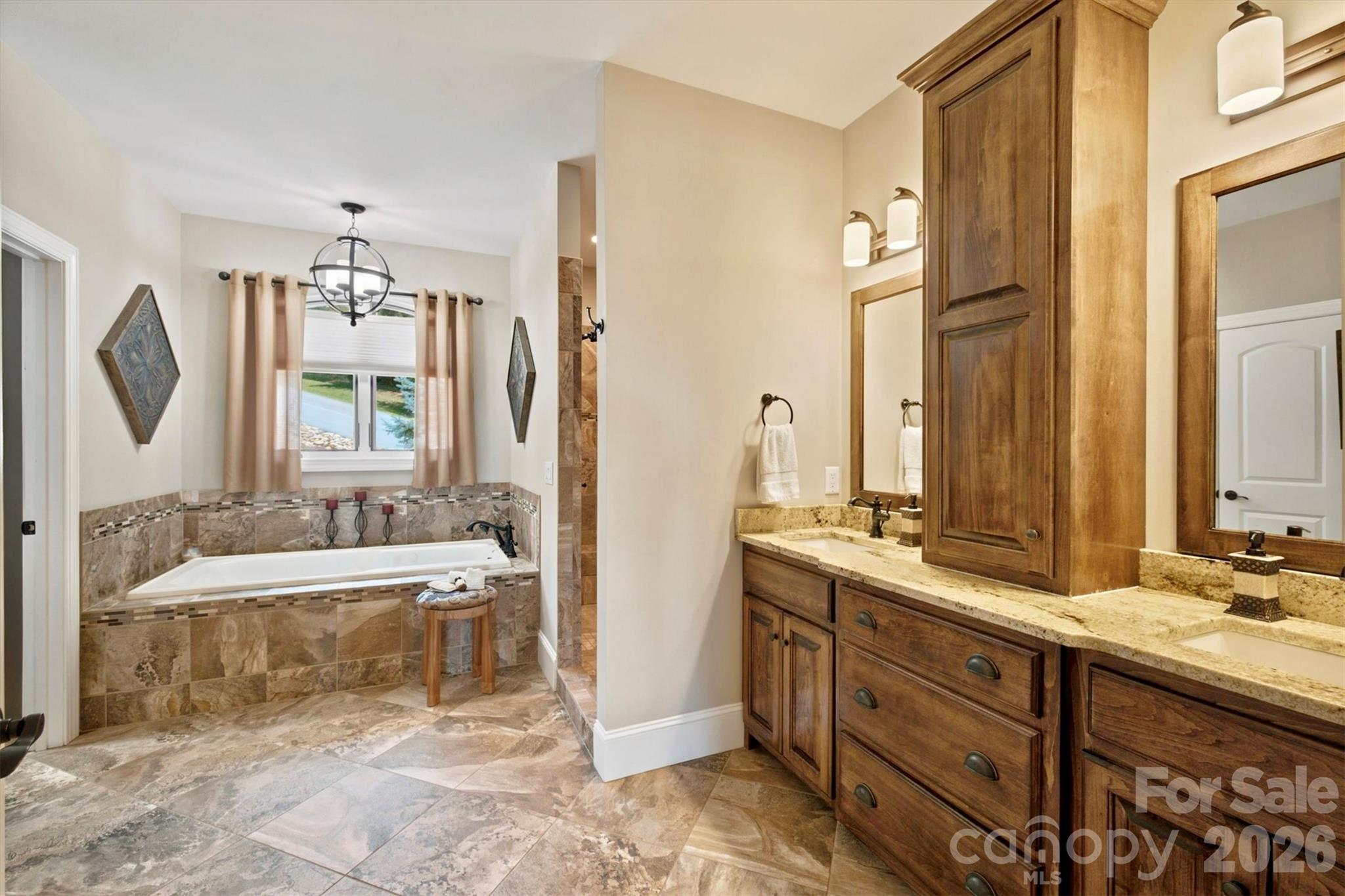 1167 Johns Ridge Parkway — Lenoir