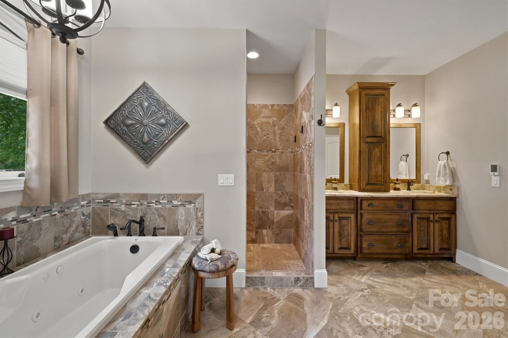 1167 Johns Ridge Parkway — Lenoir