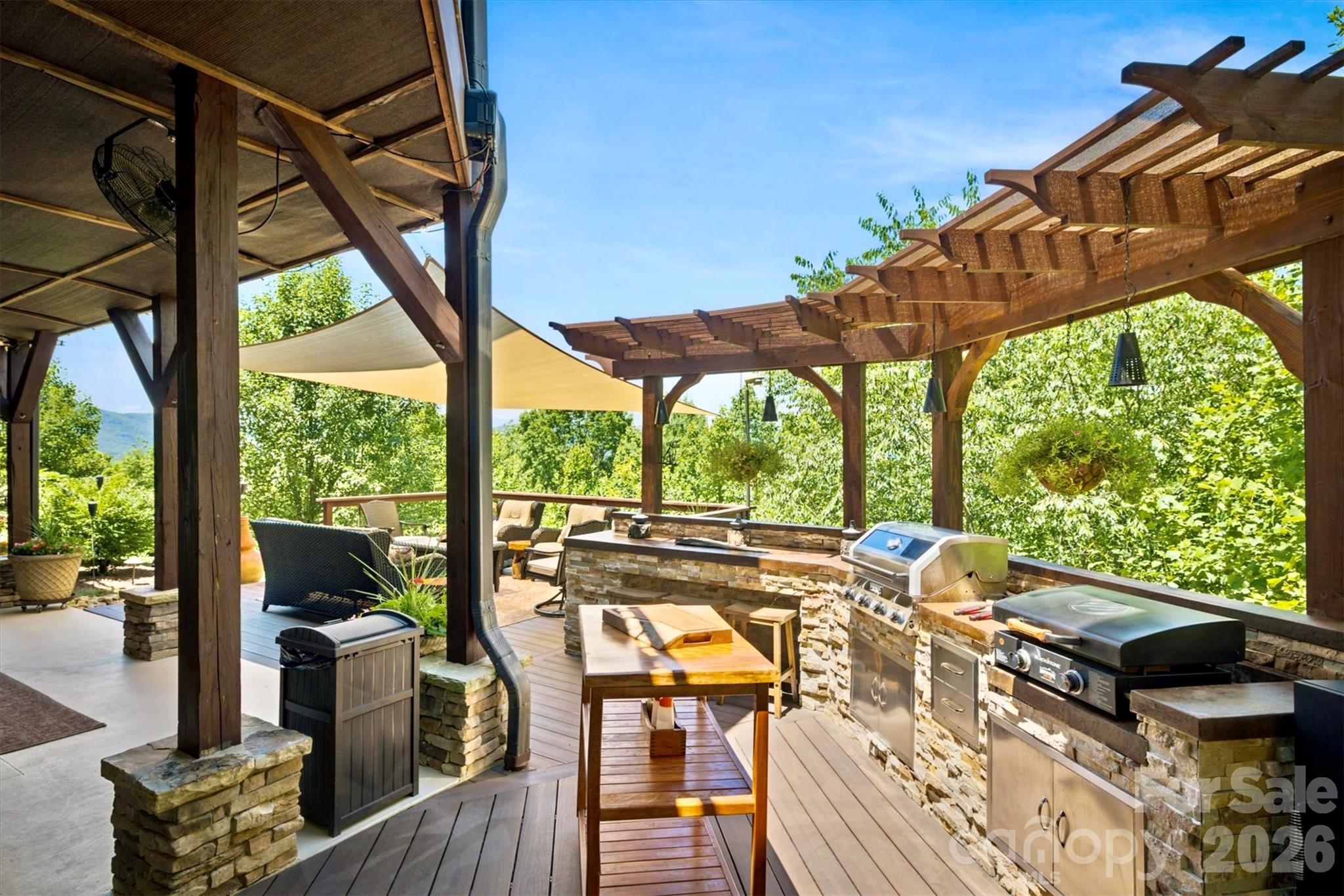 1167 Johns Ridge Parkway — Lenoir