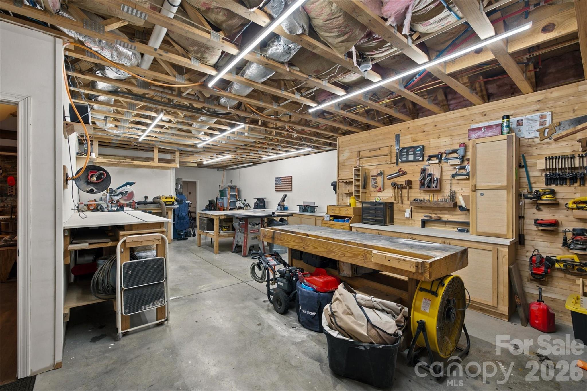 1167 Johns Ridge Parkway — Lenoir