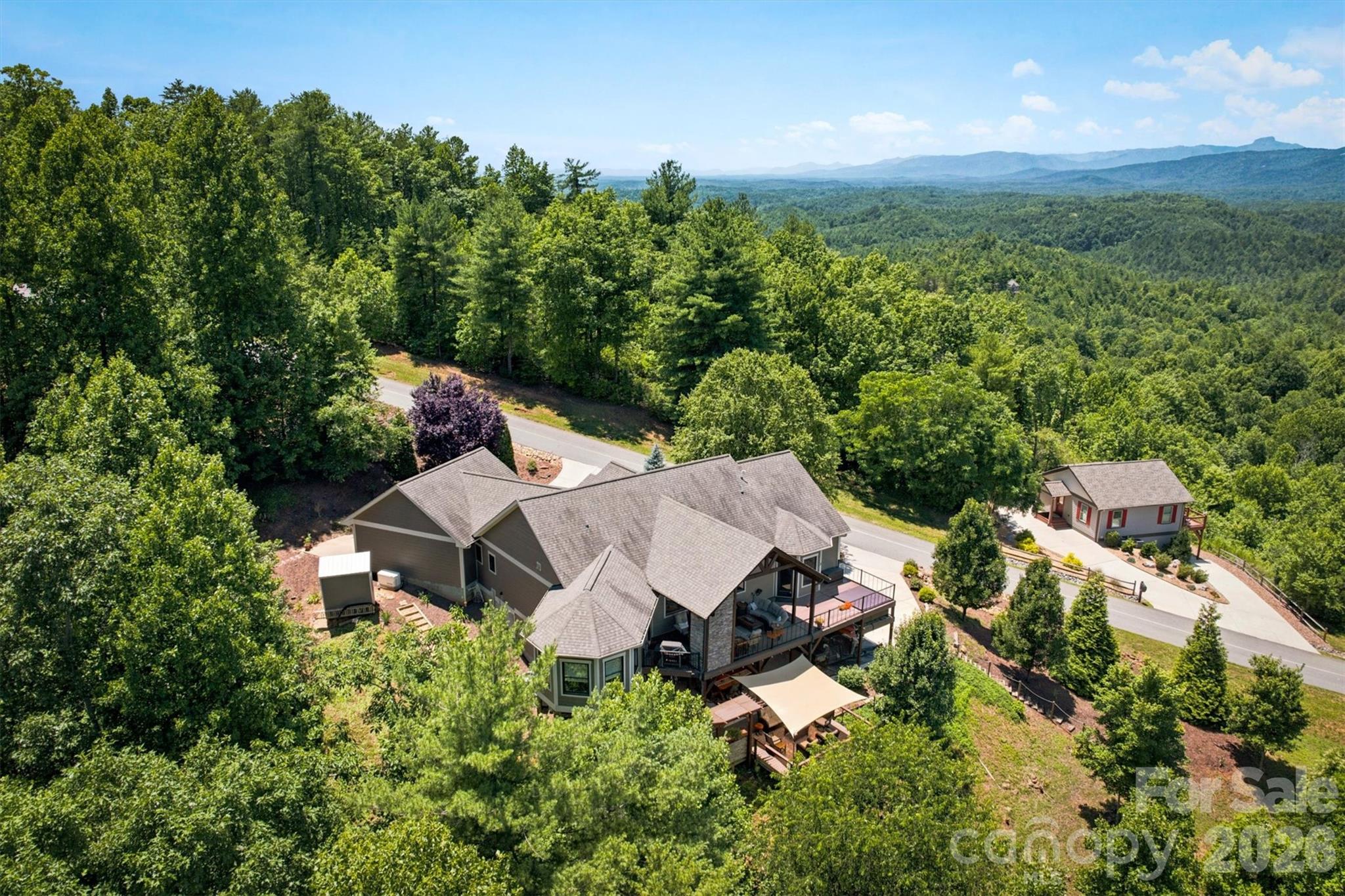 1167 Johns Ridge Parkway — Lenoir