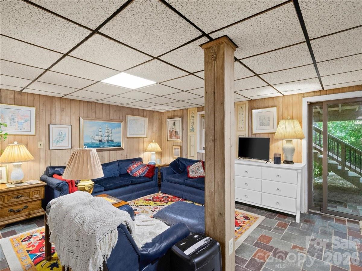 119 Fox Den Road — Mars Hill