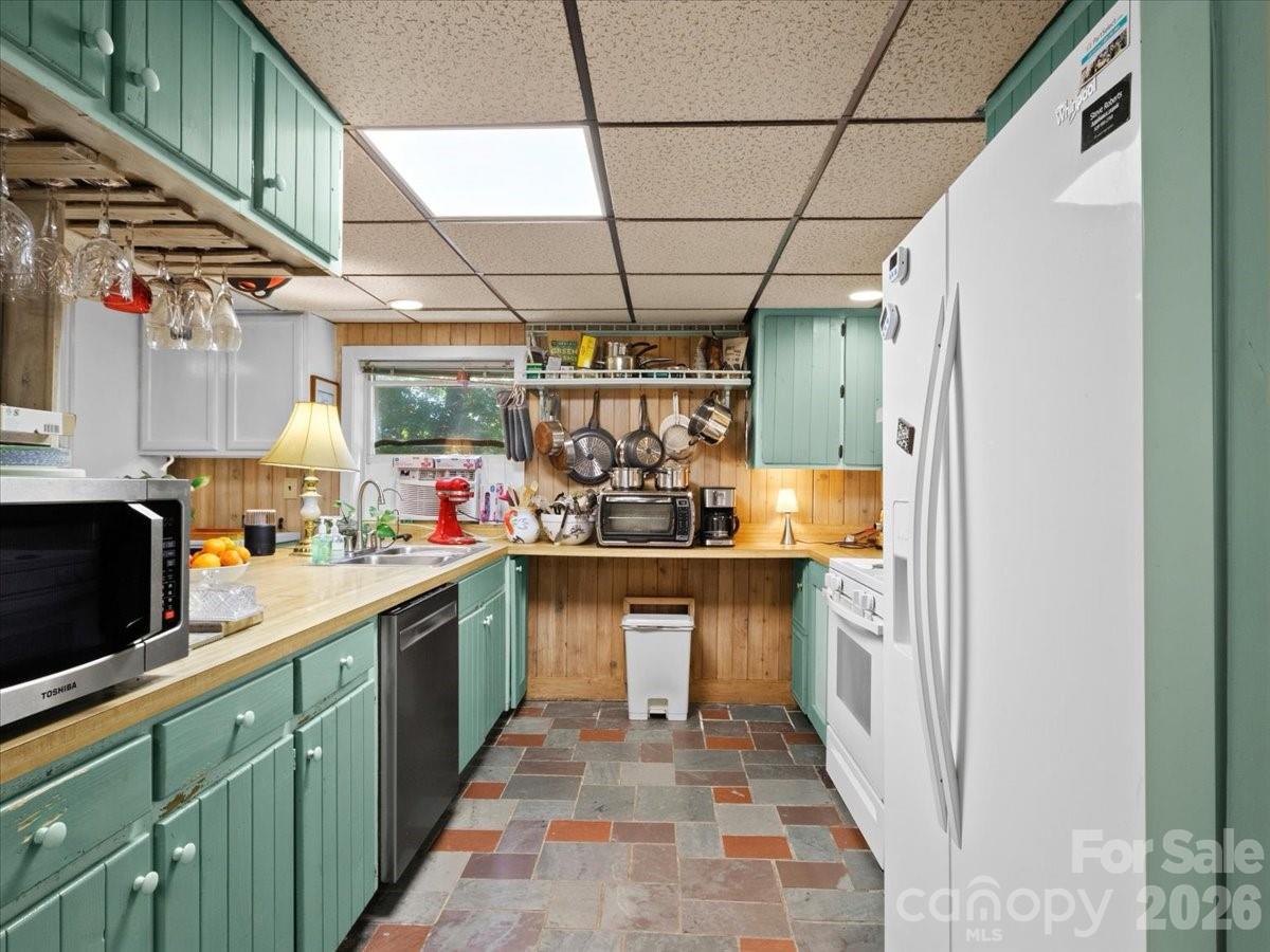 119 Fox Den Road — Mars Hill