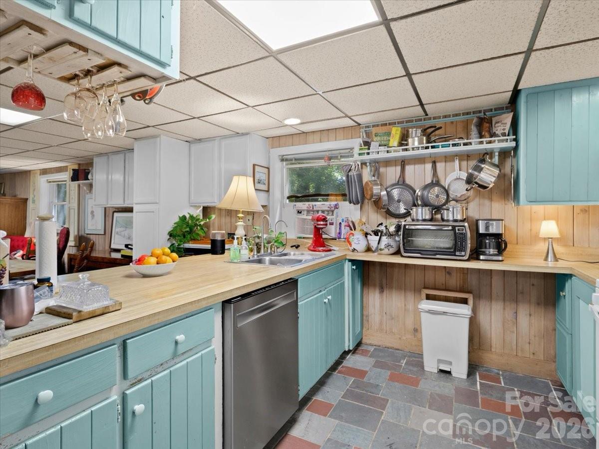 119 Fox Den Road — Mars Hill