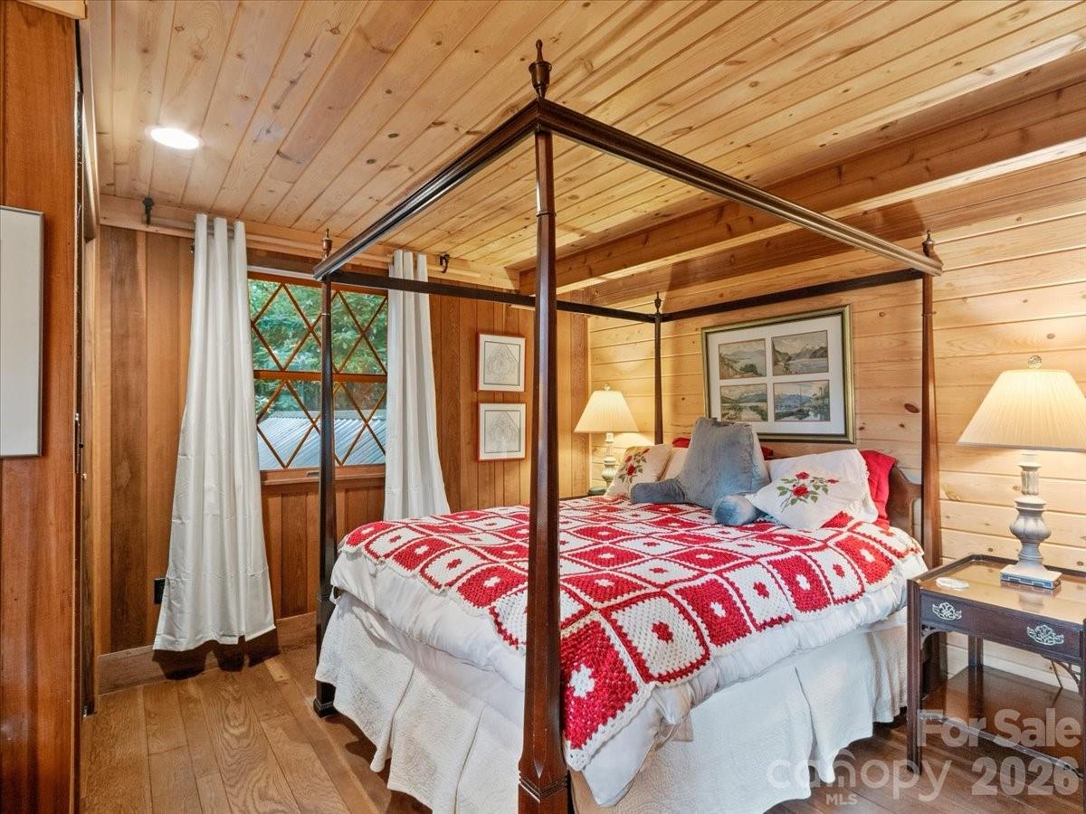 119 Fox Den Road — Mars Hill