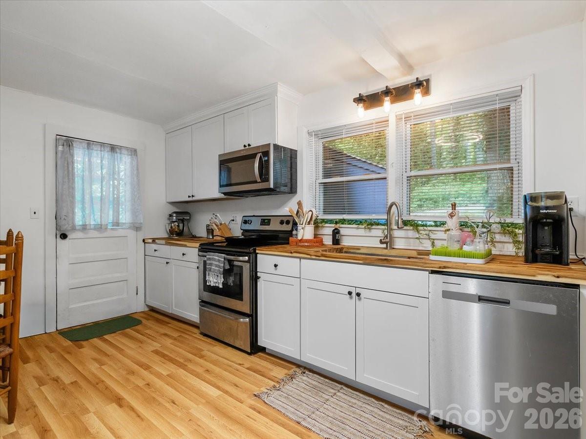 352 Jakes Branch Road — Spruce Pine