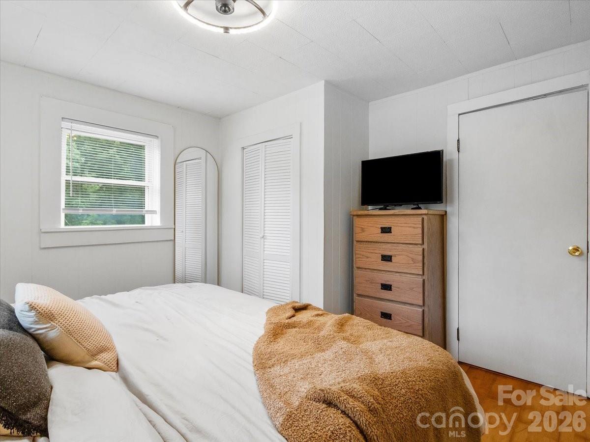 352 Jakes Branch Road — Spruce Pine