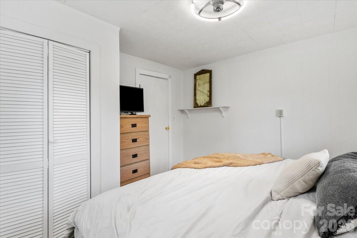352 Jakes Branch Road — Spruce Pine