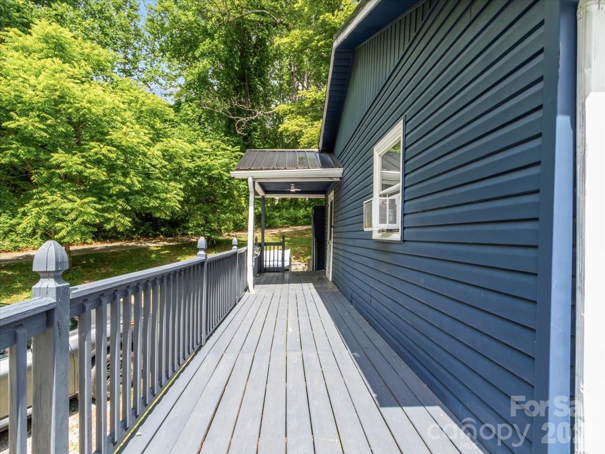 352 Jakes Branch Road — Spruce Pine