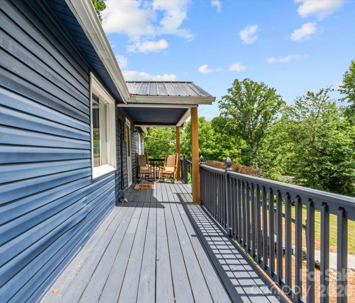 352 Jakes Branch Road — Spruce Pine