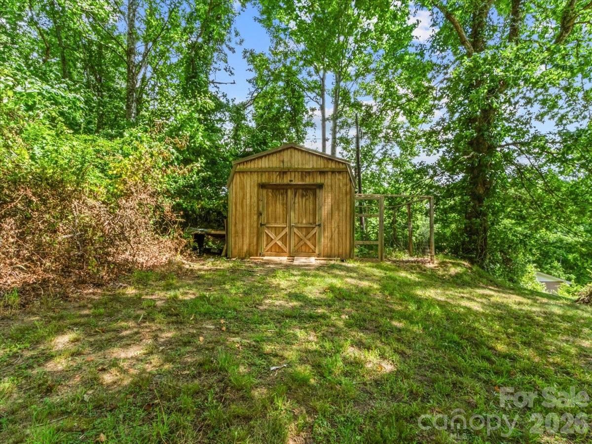 352 Jakes Branch Road — Spruce Pine