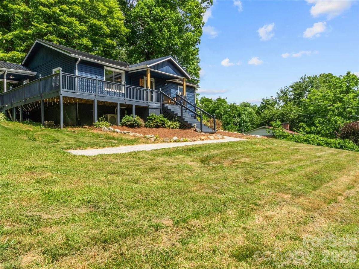 352 Jakes Branch Road — Spruce Pine