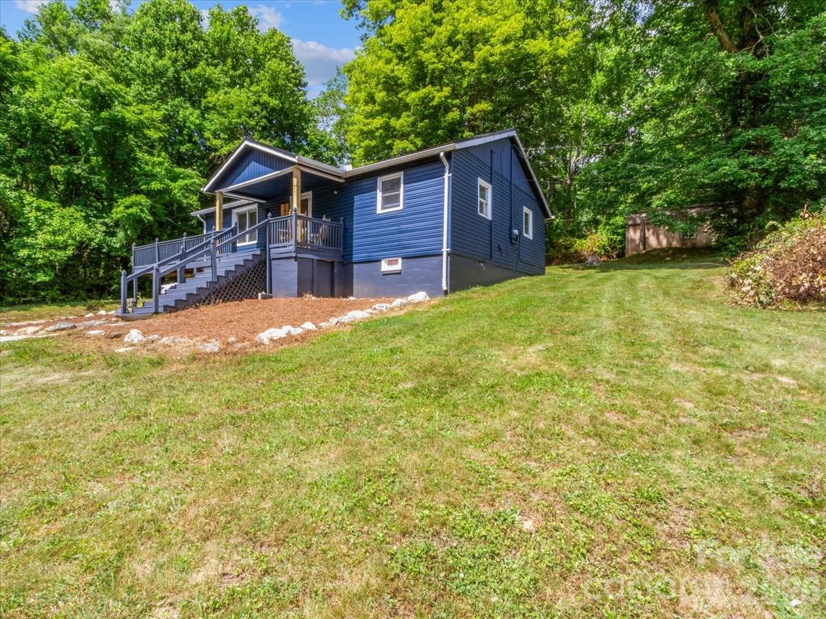 352 Jakes Branch Road — Spruce Pine