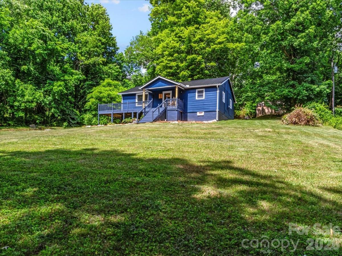 352 Jakes Branch Road — Spruce Pine