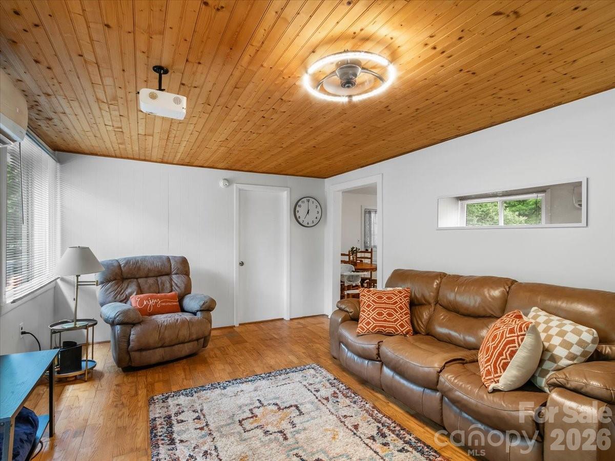 352 Jakes Branch Road — Spruce Pine