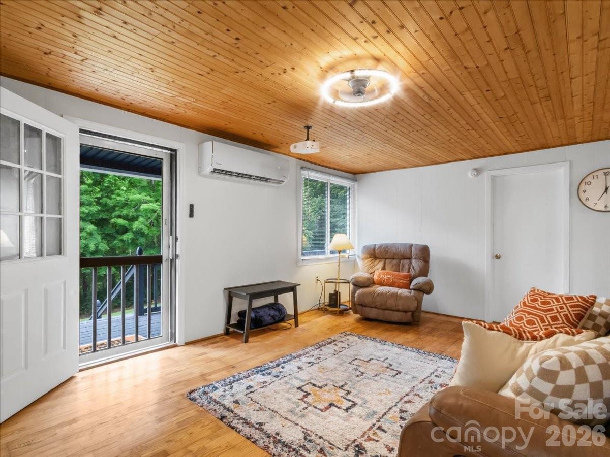352 Jakes Branch Road — Spruce Pine