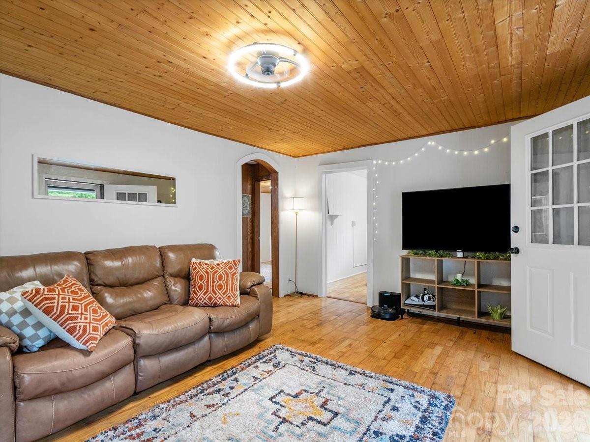 352 Jakes Branch Road — Spruce Pine