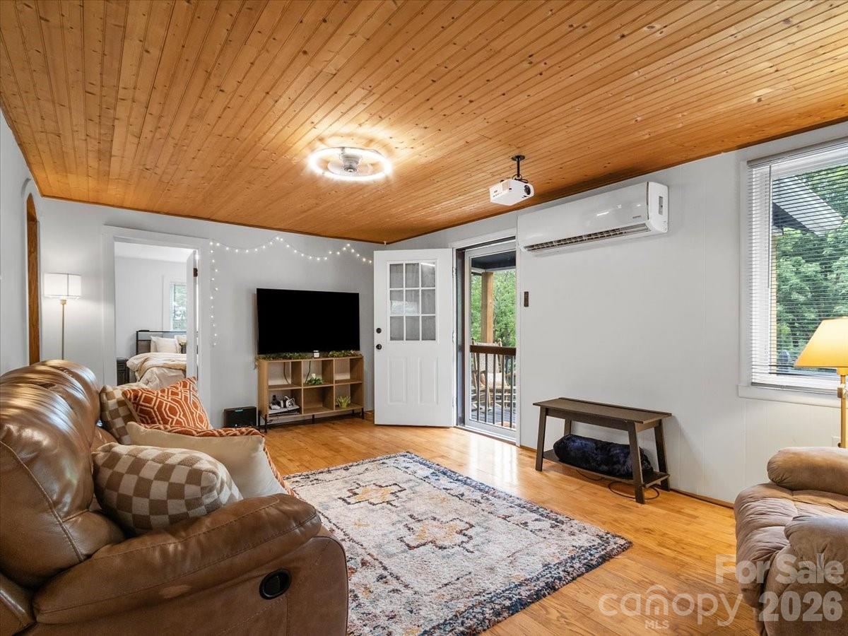 352 Jakes Branch Road — Spruce Pine