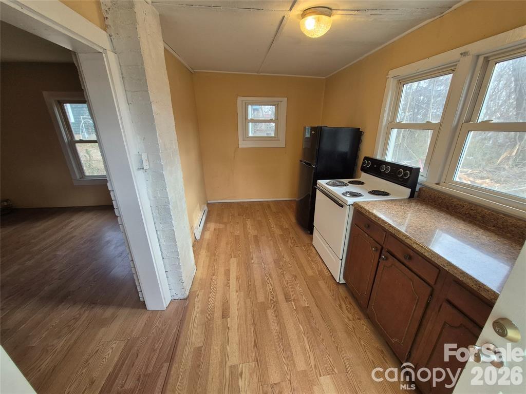 8 White Avenue — Asheville