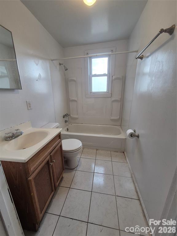 8 White Avenue — Asheville