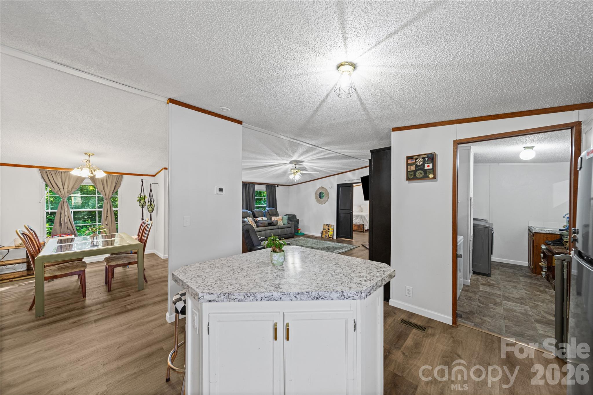 102 Sycamore Drive — Hickory