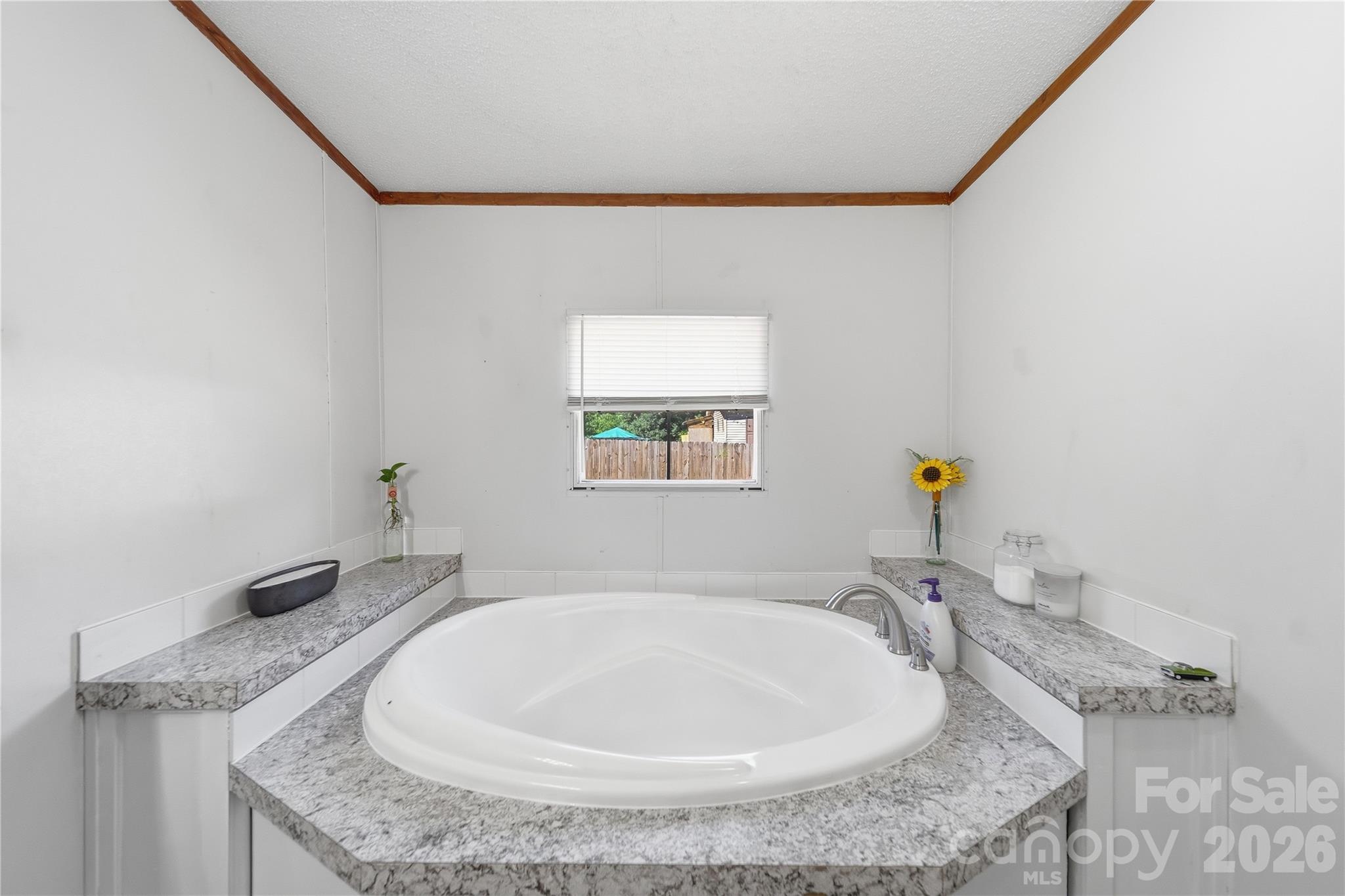 102 Sycamore Drive — Hickory