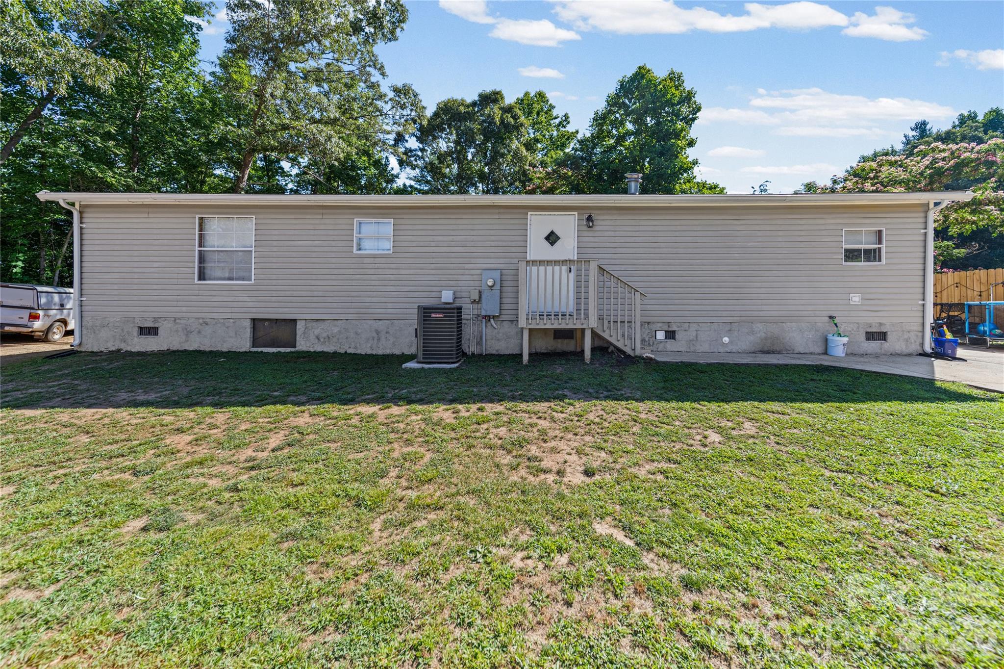 102 Sycamore Drive — Hickory