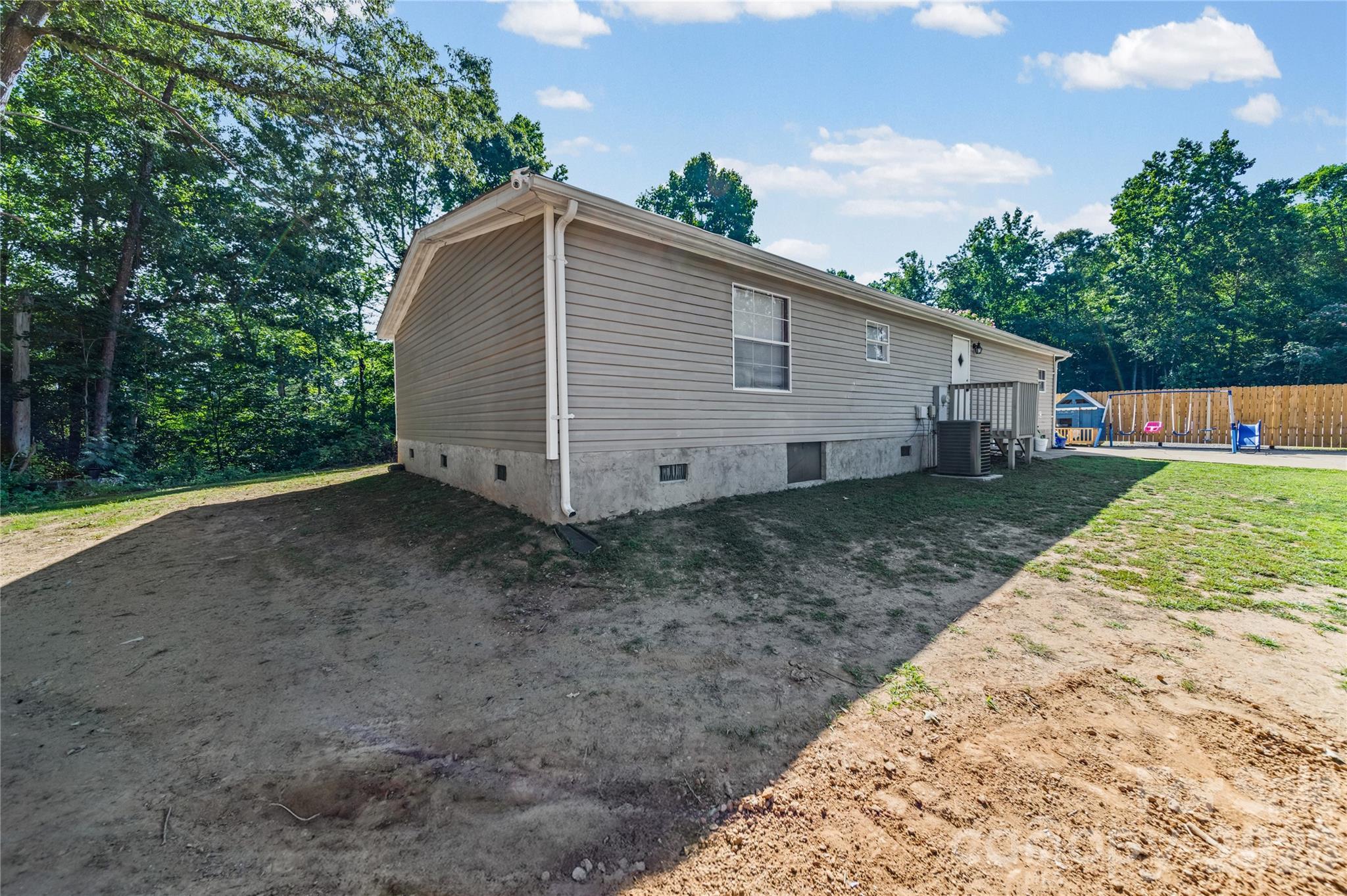 102 Sycamore Drive — Hickory