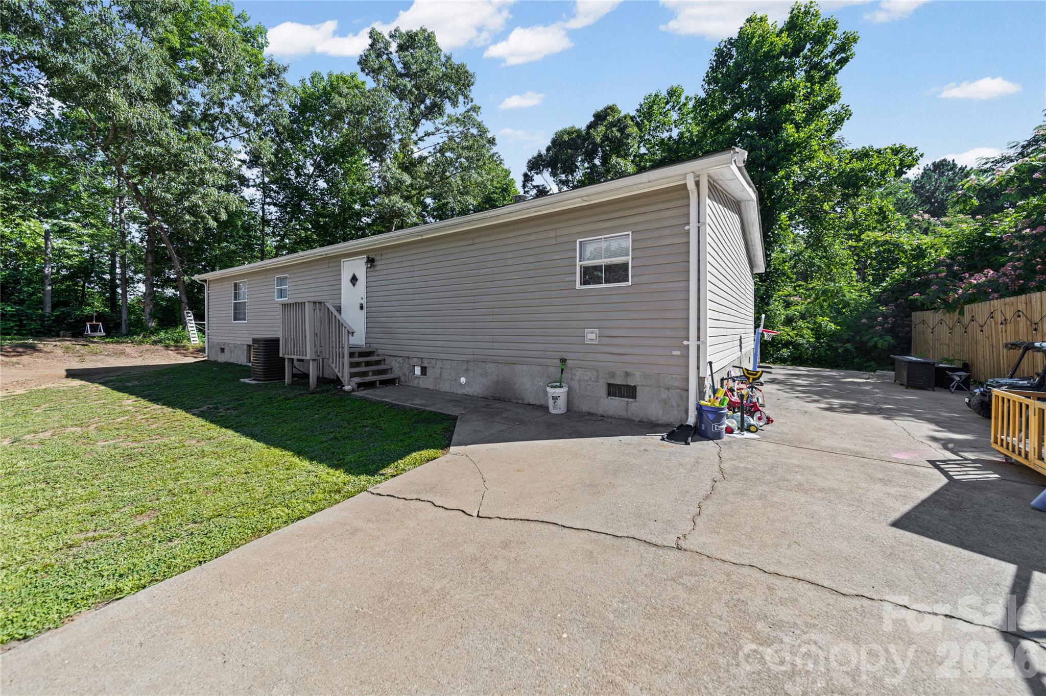 102 Sycamore Drive — Hickory