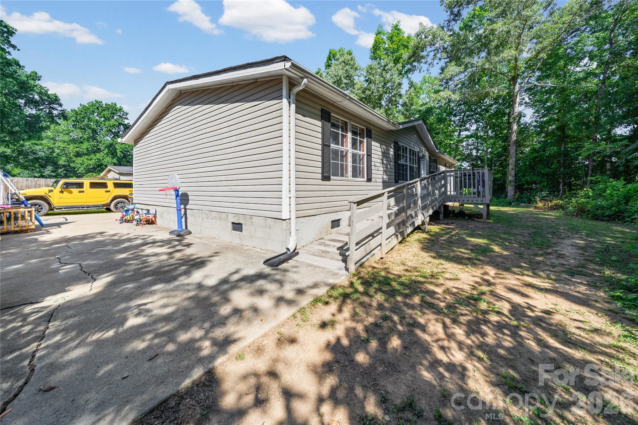 102 Sycamore Drive — Hickory