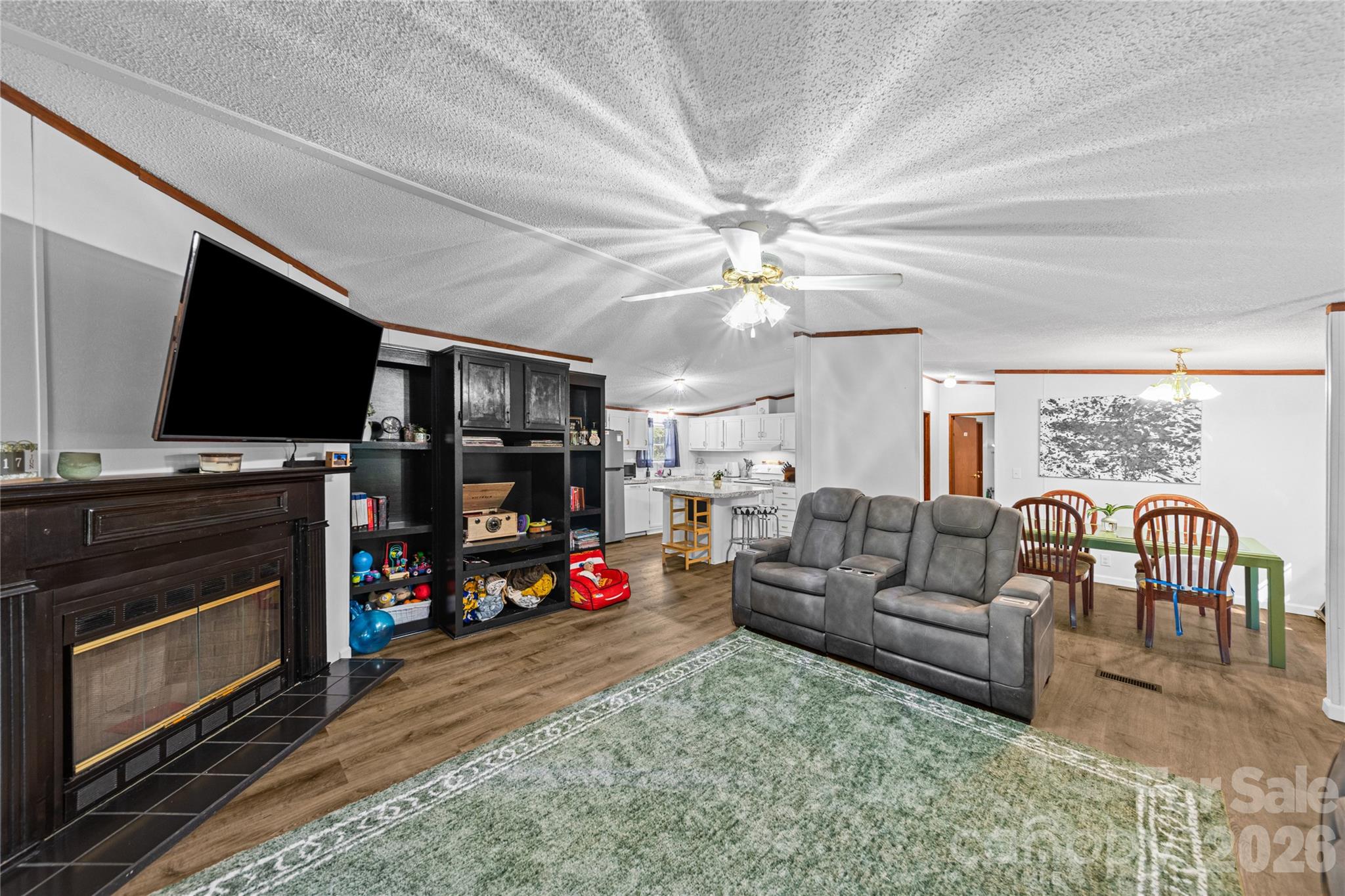 102 Sycamore Drive — Hickory