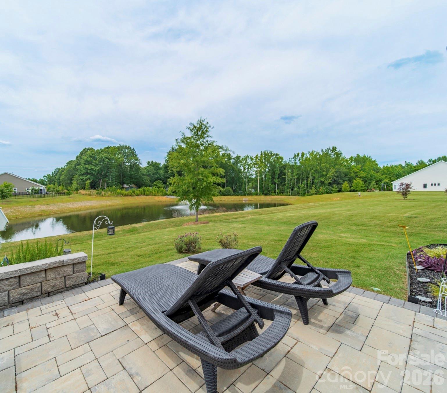 1019 Carlyle Lane — Monroe