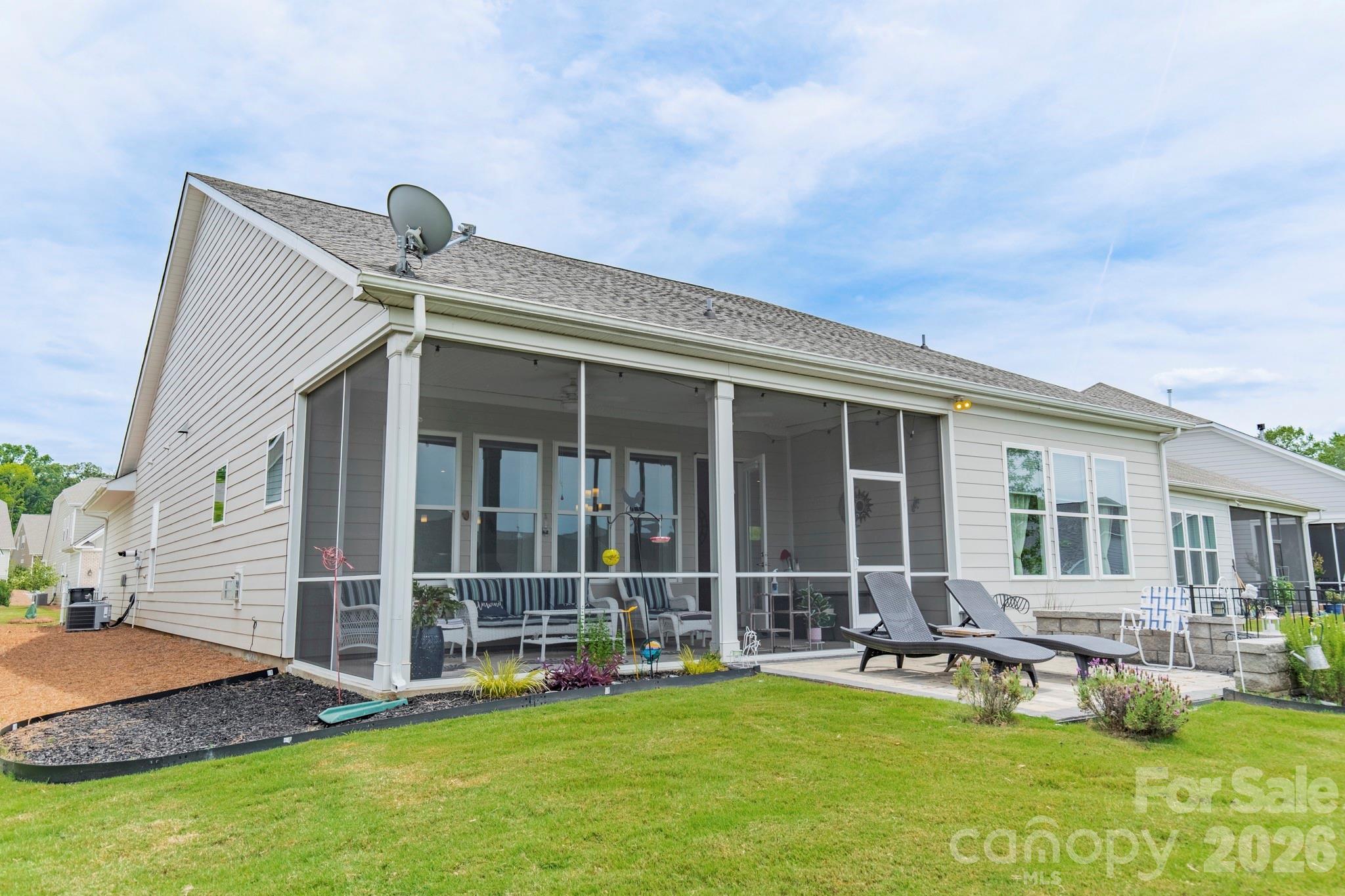 1019 Carlyle Lane — Monroe