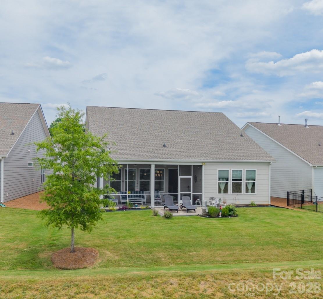 1019 Carlyle Lane — Monroe