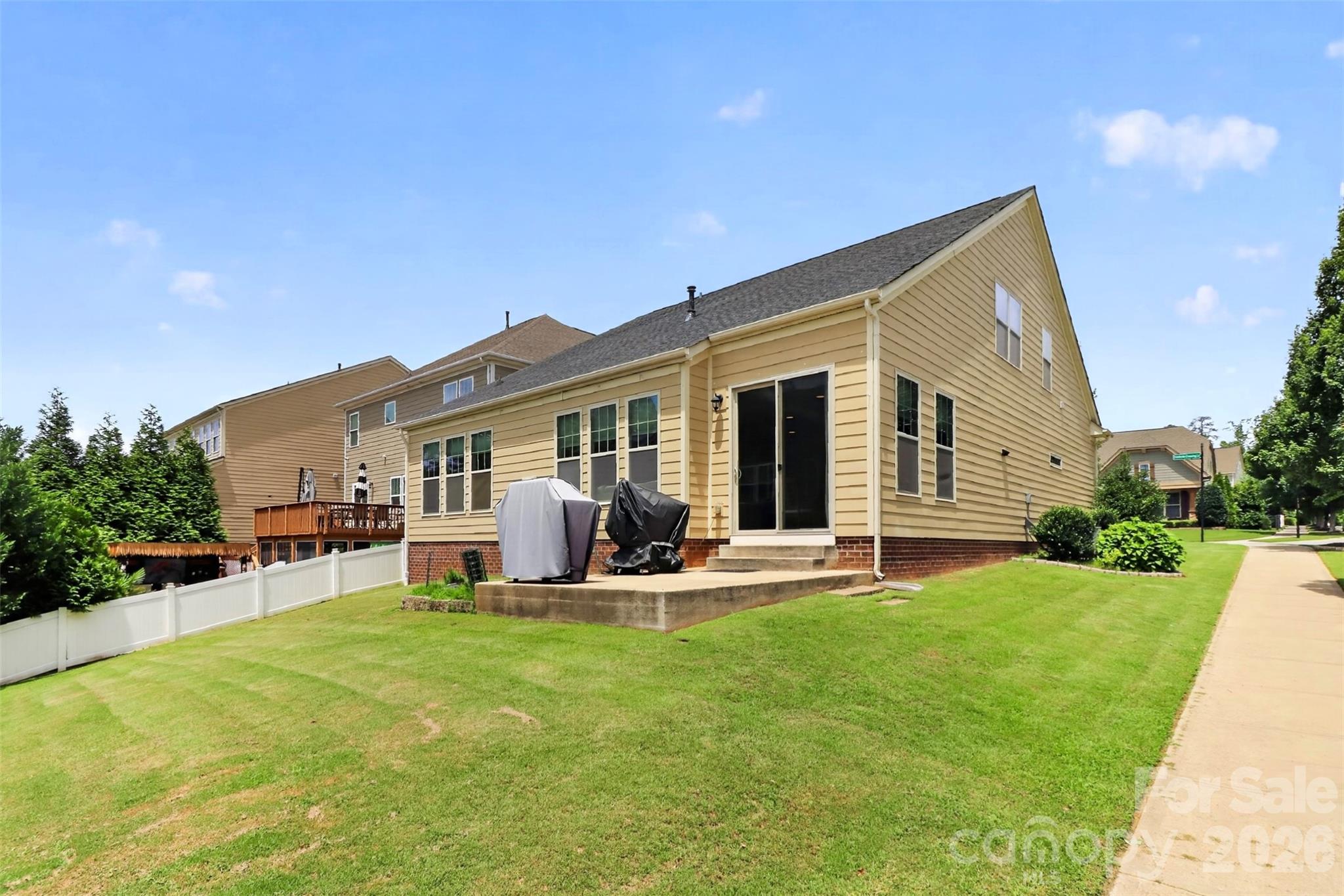 128 Creekside Crossing Lane — Mooresville