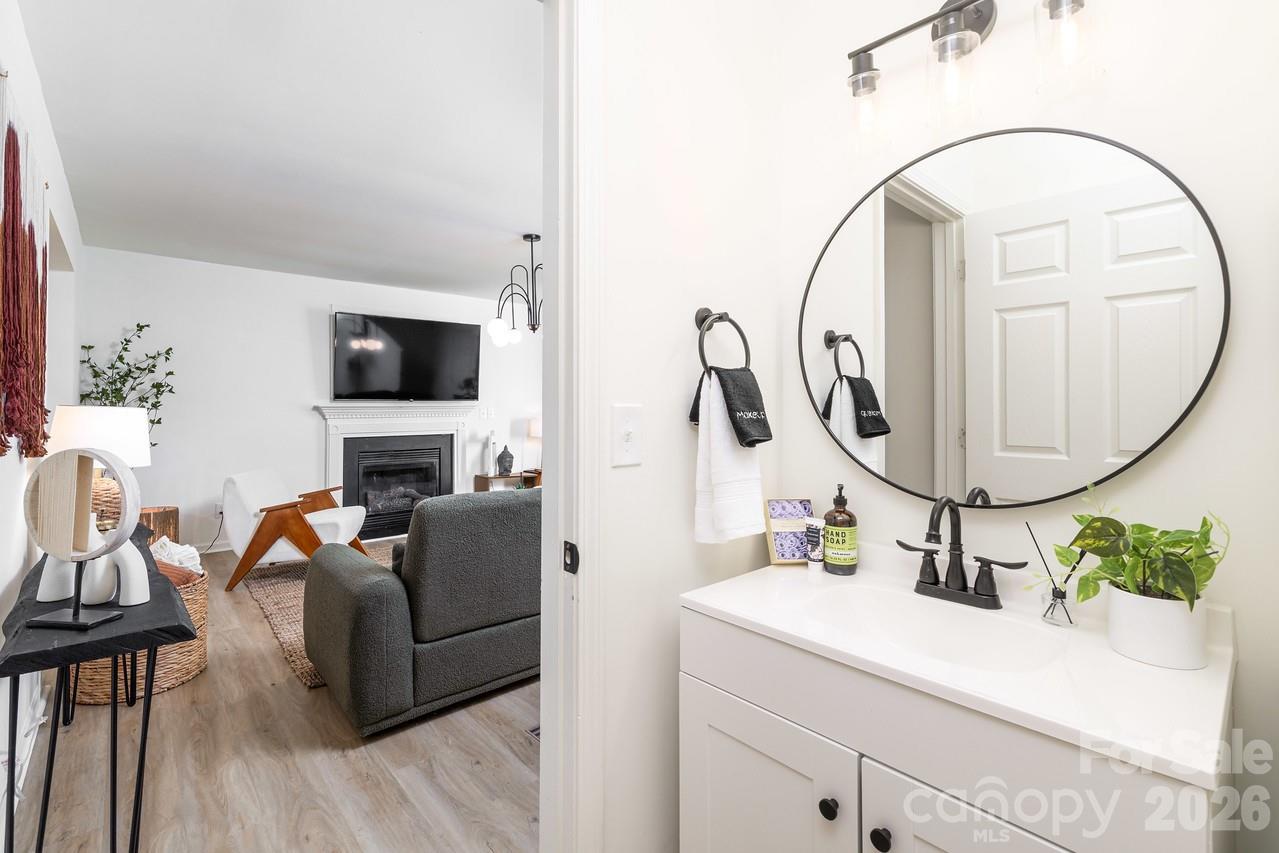 5229 Tarrywood Lane — Charlotte