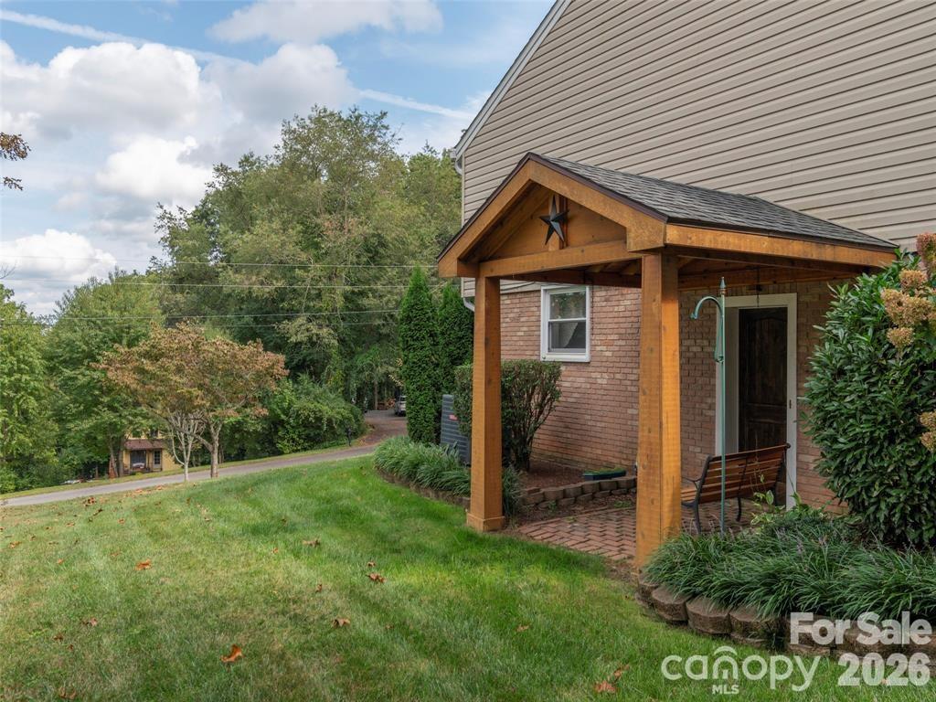 519 Nellie John Drive — Clyde