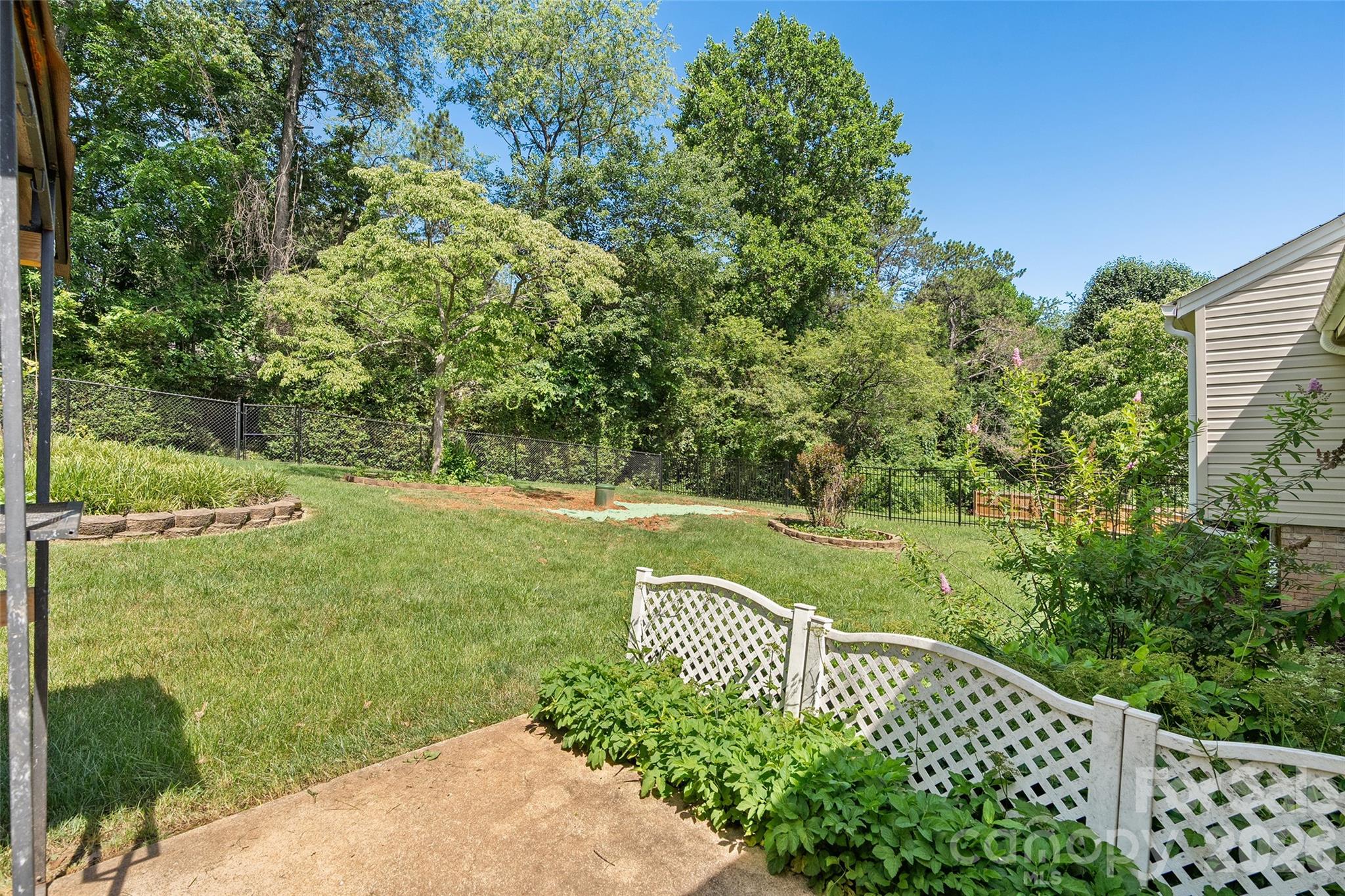 519 Nellie John Drive — Clyde