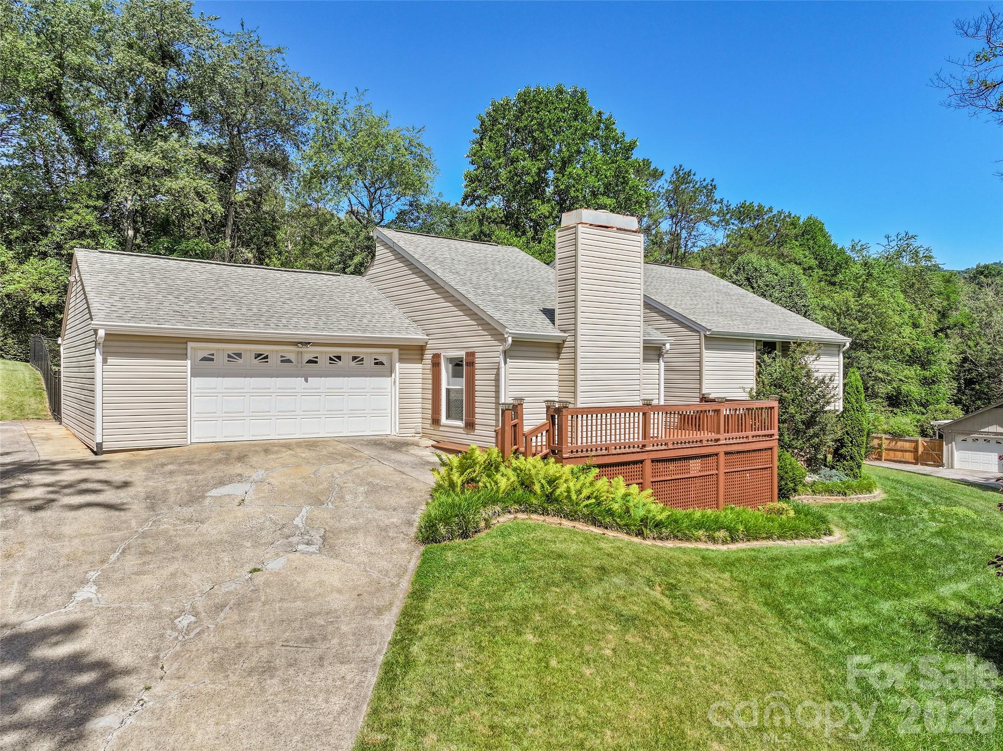 519 Nellie John Drive — Clyde