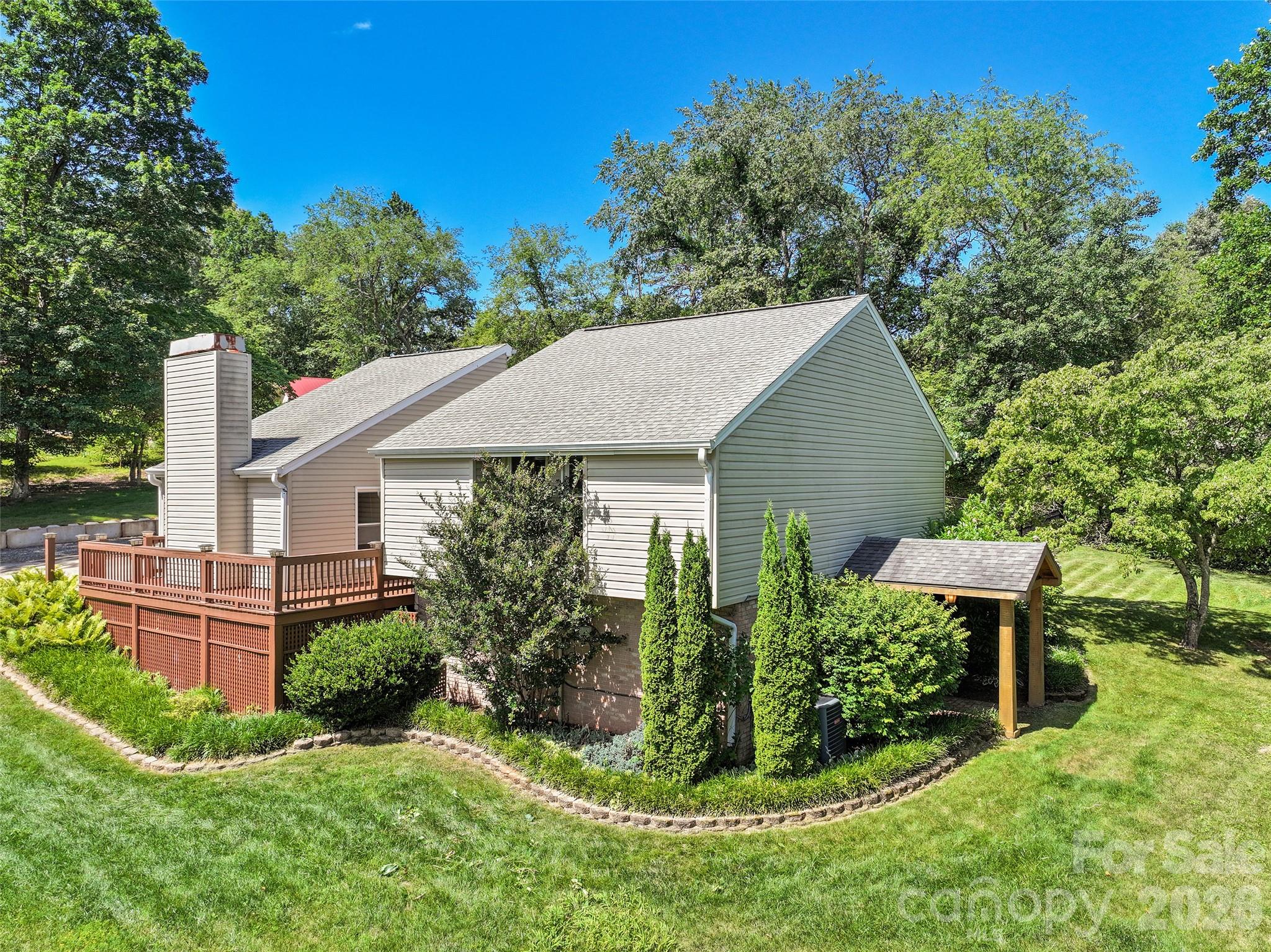 519 Nellie John Drive — Clyde