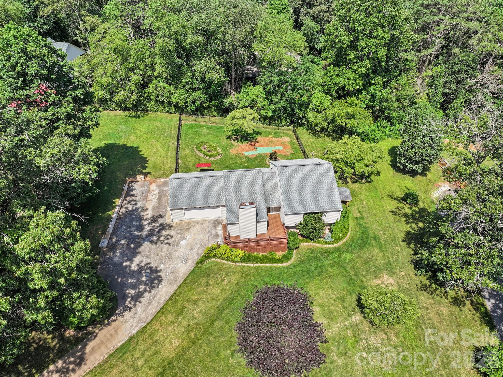 519 Nellie John Drive — Clyde